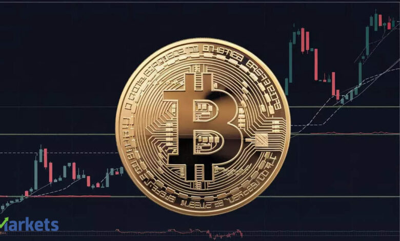 Cryptocurrency Price Today: Bitcoin stabilized amid selling pressure near the $1K mark. Altcoins Ethereum, XRP, and Solana drop as much as 5%