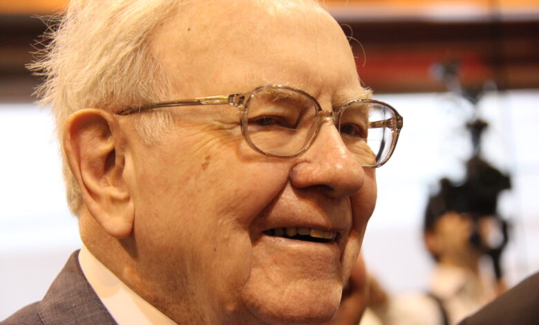 Investors are doing something we've never seen before. Here's Warren Buffett's best advice for this situation.