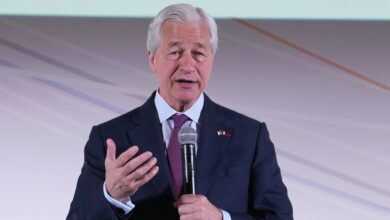 JPMORGANGA JAMIE DIMON director says the bank will let the clients buy Bitcoin