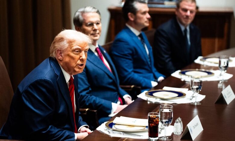 Trump is hosting dinner for the biggest customers of your Memecoina. The guest list is now set - and many winners are foreign nationals 1 Trump is hosting dinner for the biggest customers of your Memecoina. The guest list is now set - and many winners are foreign nationals