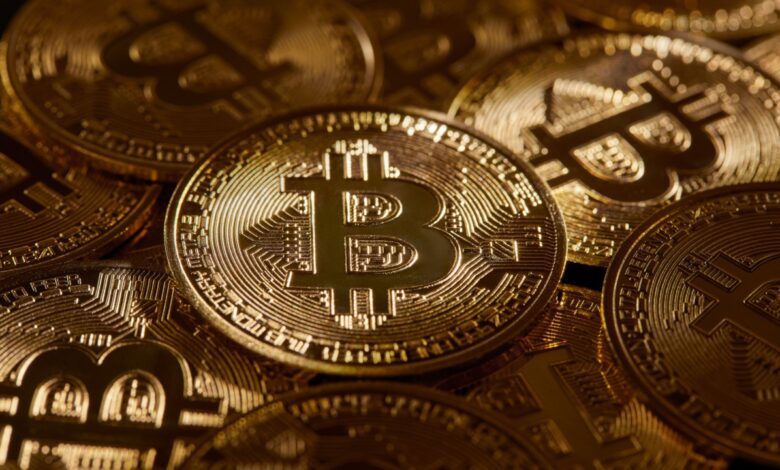 Bitcoin exceeds the mark of $ 100,000 in a new business deal 1 Bitcoin exceeds the mark of $ 100,000 in a new business deal