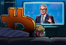 Bitcoin returns to 98 thousand dollars, as the Federal Reserve holds fixed prices despite Trump's request