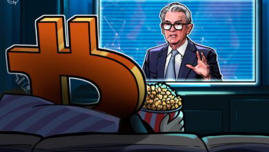 Bitcoin returns to 98 thousand dollars, as the Federal Reserve holds fixed prices despite Trump's request
