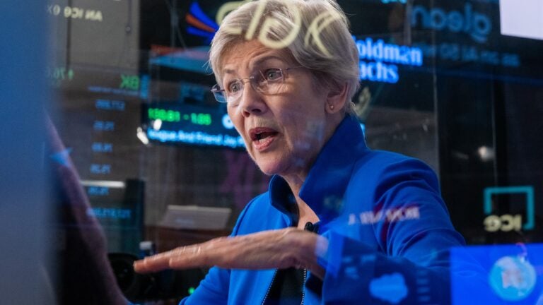 Warren pushes the investigation into the Trump's family CRIPTO DEAL 2 Warren pushes the investigation into the Trump's family CRIPTO DEAL