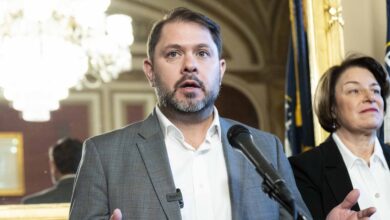 Why Stumble Stablecoin Bill's Stuble Shows Cripto Must Voo Democrats - DL News